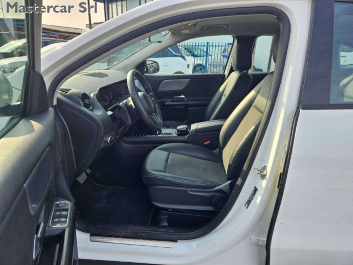 Mercedes-Benz GLA SUV 180 d Business Extra auto (13)