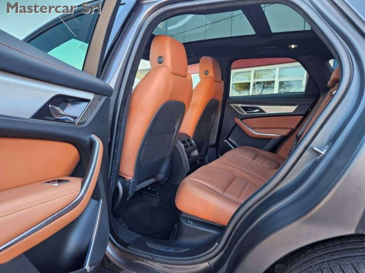 Jaguar F-Pace 2.0d i4 mhev R-Dynamic SE 90th Anniversary Edition awd 204cv auto (11)