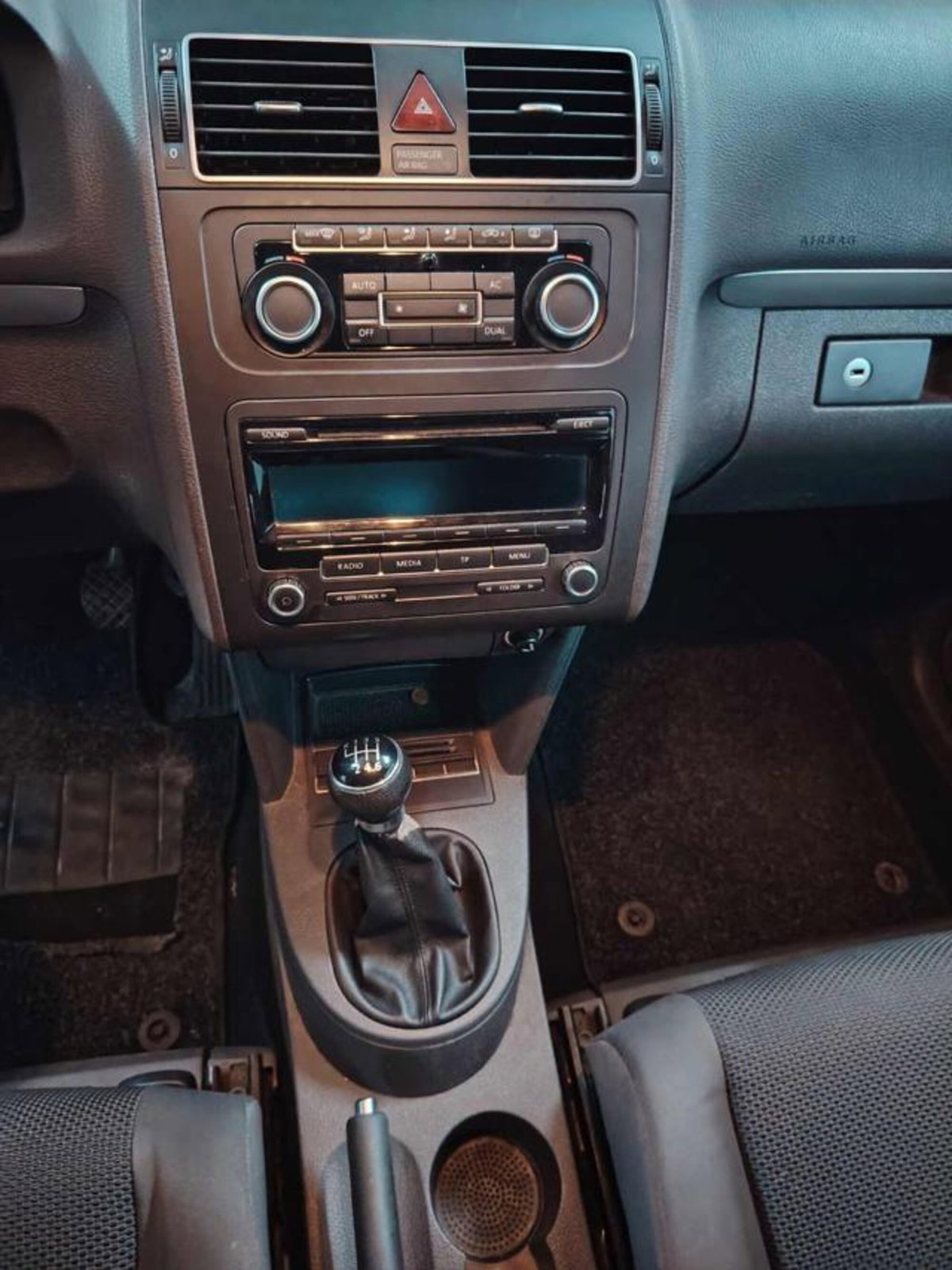 Volkswagen Touran 1.6 TDI Comfortline (6)