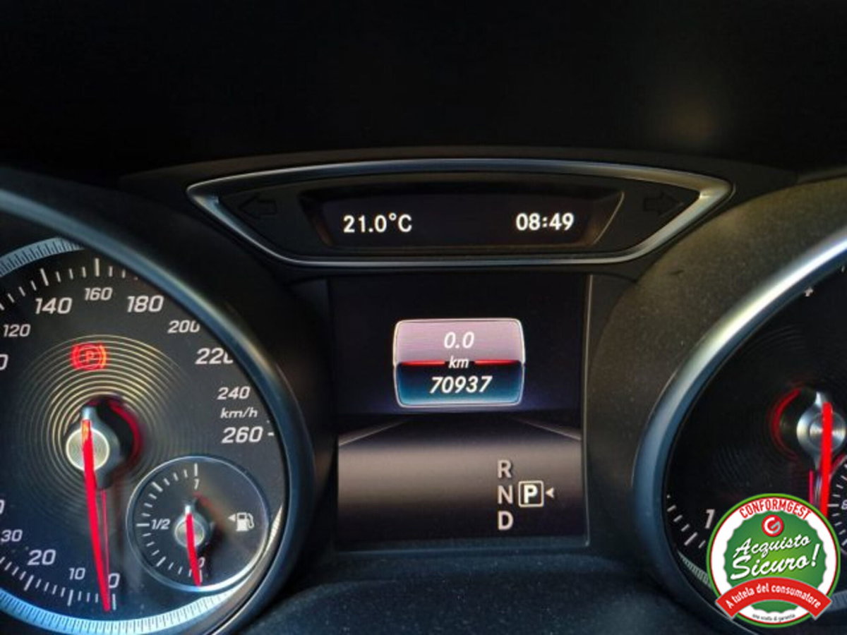 Mercedes-Benz GLA SUV 180 d Automatic Premium (10)