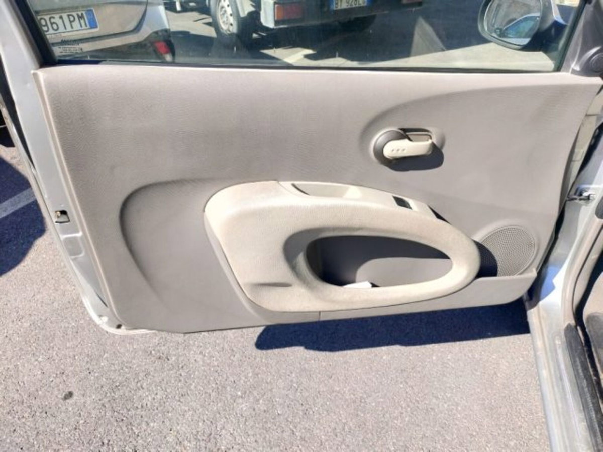 Nissan Micra 1.4 16V 3 porte Tekna (13)