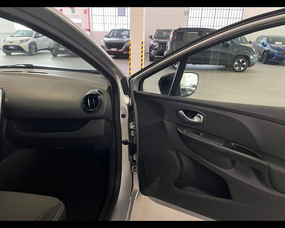 Renault Clio 1.2 75CV 5 porte Zen (11)
