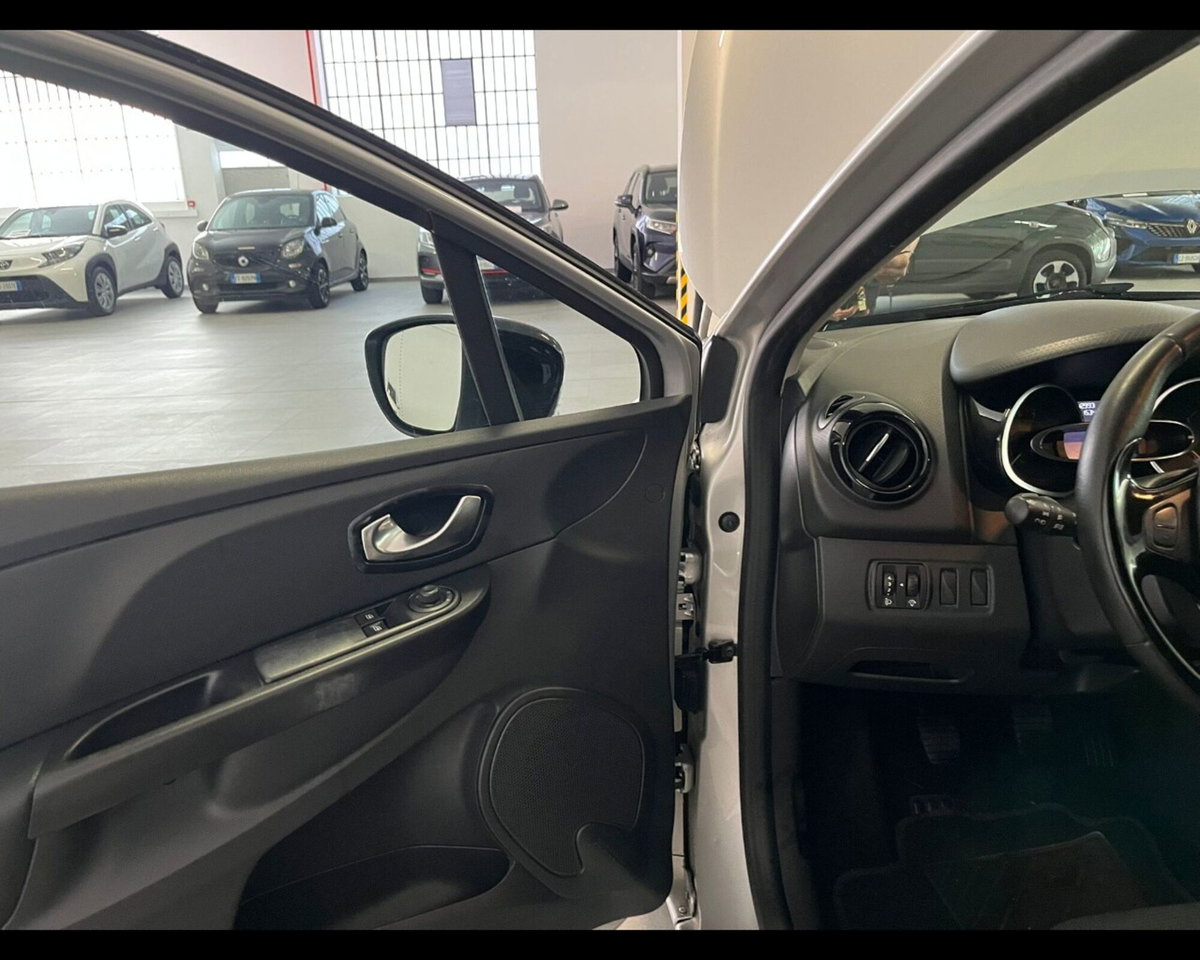 Renault Clio 1.2 75CV 5 porte Zen (16)