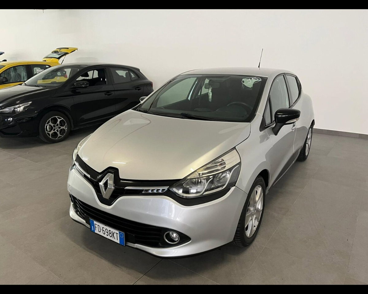 Renault Clio 1.2 75CV 5 porte Zen (3)