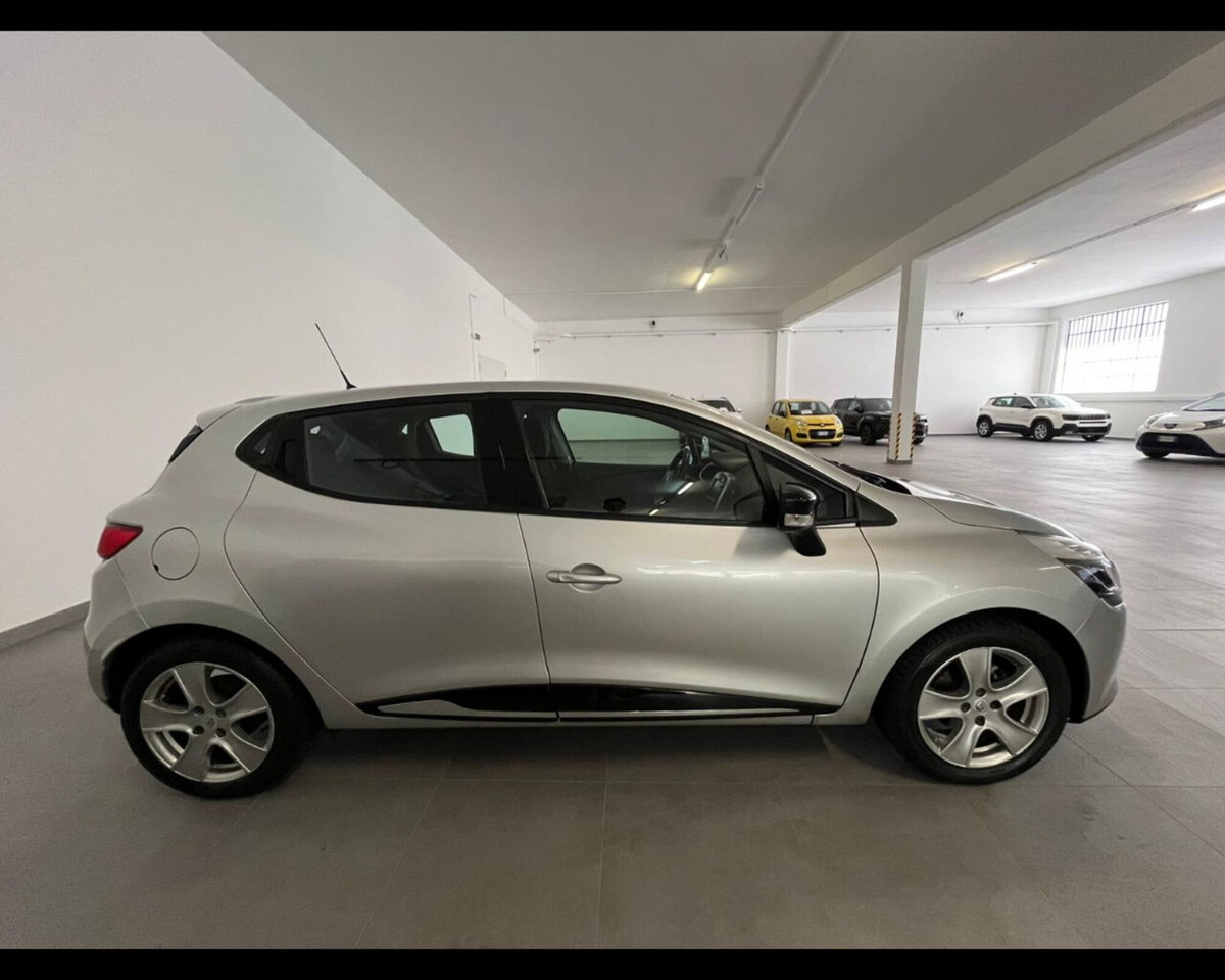 Renault Clio 1.2 75CV 5 porte Zen (7)