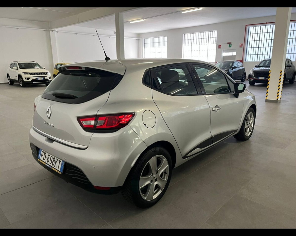 Renault Clio 1.2 75CV 5 porte Zen (9)