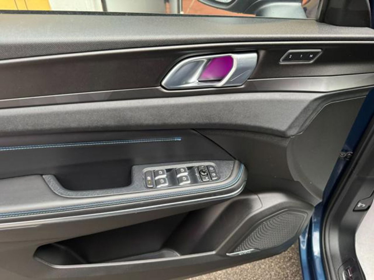 Lynk & Co 01 01 1.5 td phev (12)