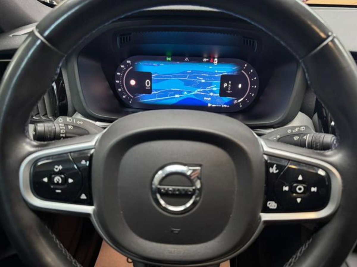 Volvo XC60 B4 (d) AWD automatico Plus Dark N1 (11)