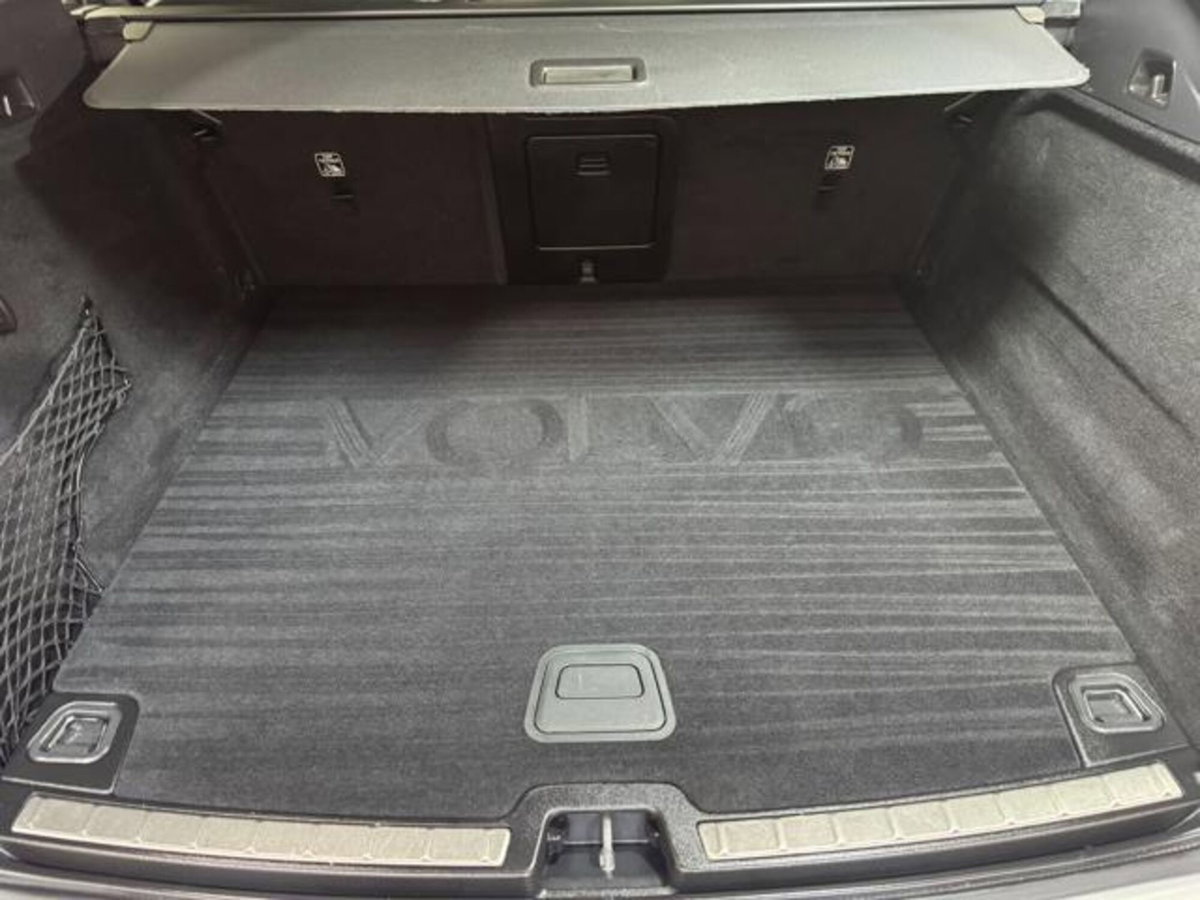 Volvo XC60 B4 (d) AWD automatico Plus Dark N1 (17)