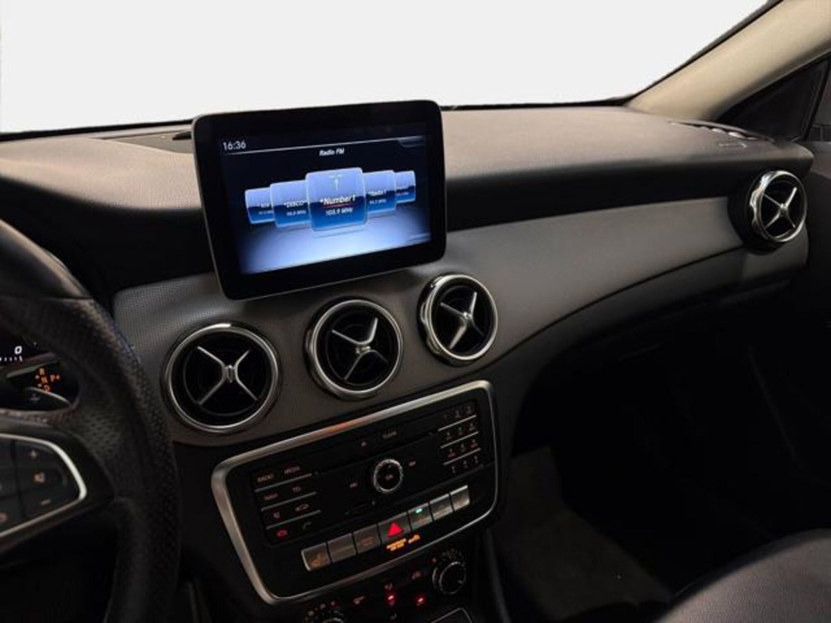 Mercedes-Benz GLA SUV 200 d Automatic 4Matic Business (10)