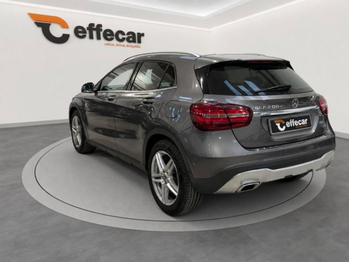 Mercedes-Benz GLA SUV 200 d Automatic 4Matic Business (4)