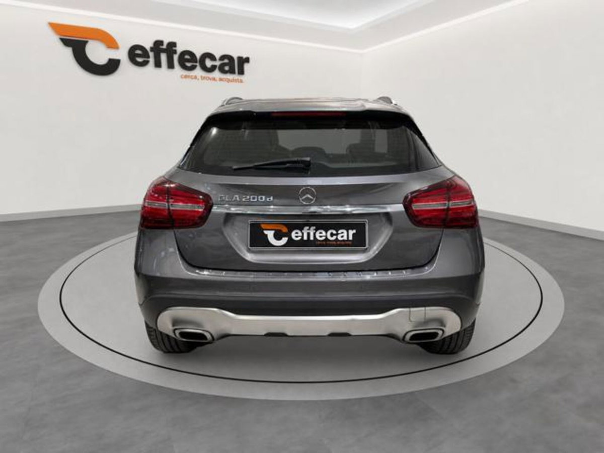 Mercedes-Benz GLA SUV 200 d Automatic 4Matic Business (5)