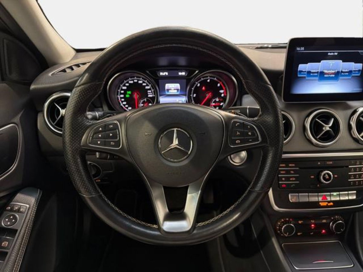 Mercedes-Benz GLA SUV 200 d Automatic 4Matic Business (8)