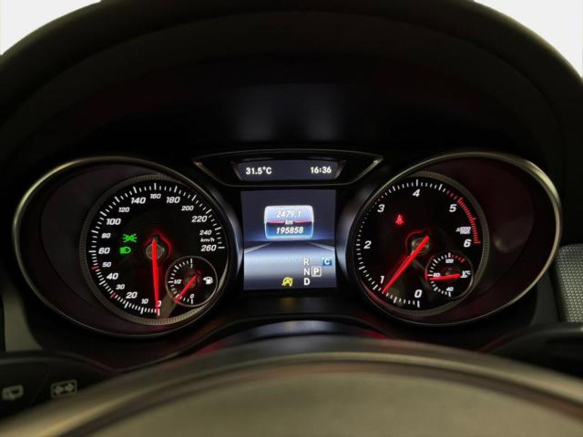 Mercedes-Benz GLA SUV 200 d Automatic 4Matic Business (9)