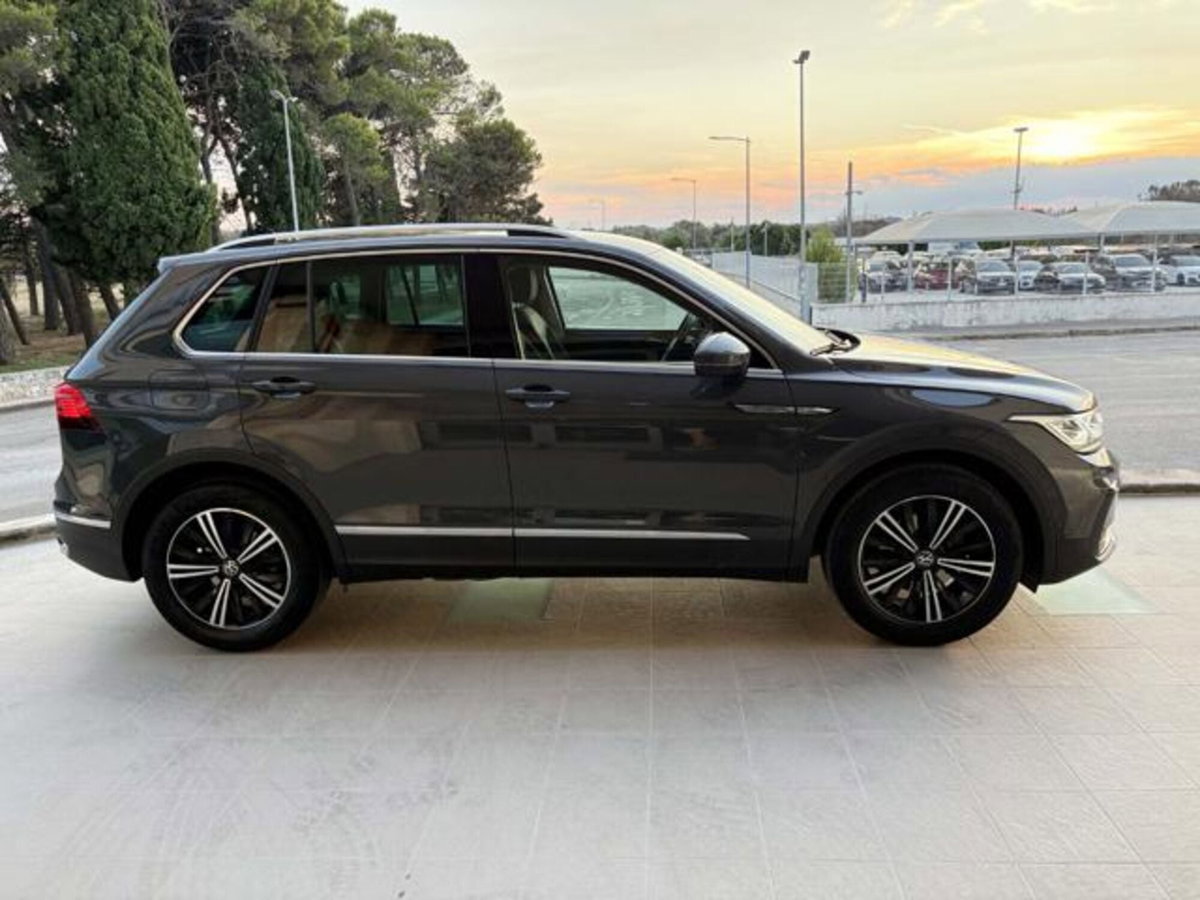 Volkswagen Tiguan 2.0 TDI 150 CV SCR DSG 4MOTION Elegance (4)