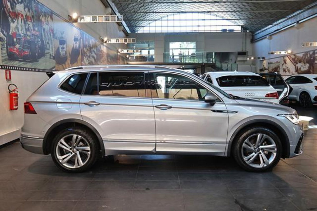 Volkswagen Tiguan Allspace 2.0 TDI SCR DSG 4MOTION R-Line (2)