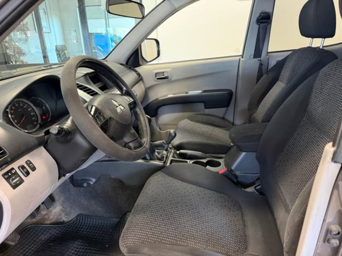 Mitsubishi L200 2.5 DI-D/136CV Double Cab Invite (10)