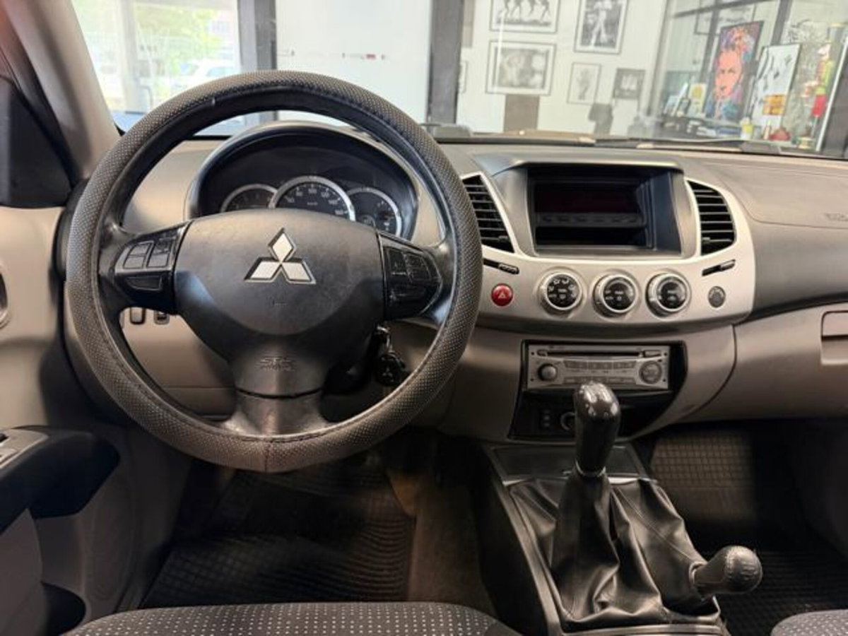 Mitsubishi L200 2.5 DI-D/136CV Double Cab Invite (8)
