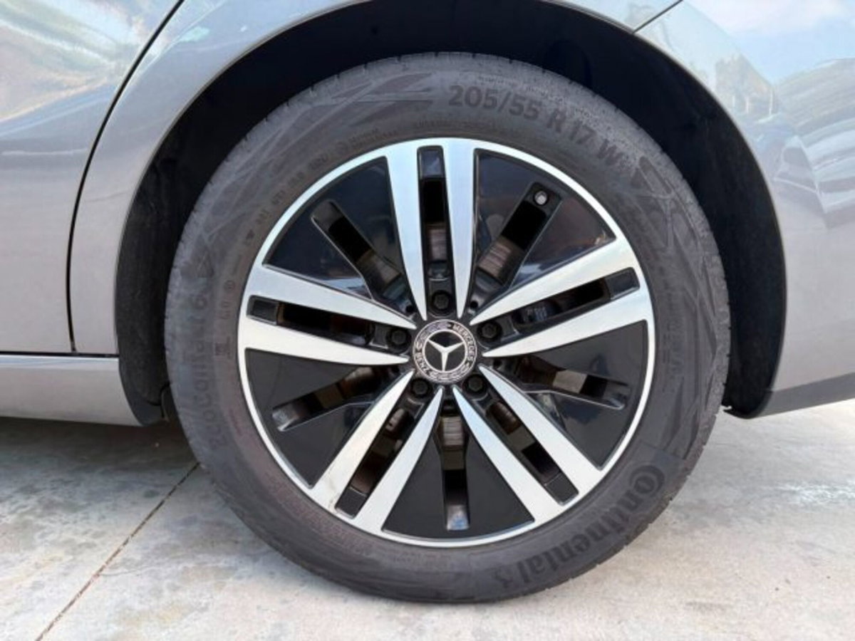 Mercedes-Benz CLA 200 d Premium (16)