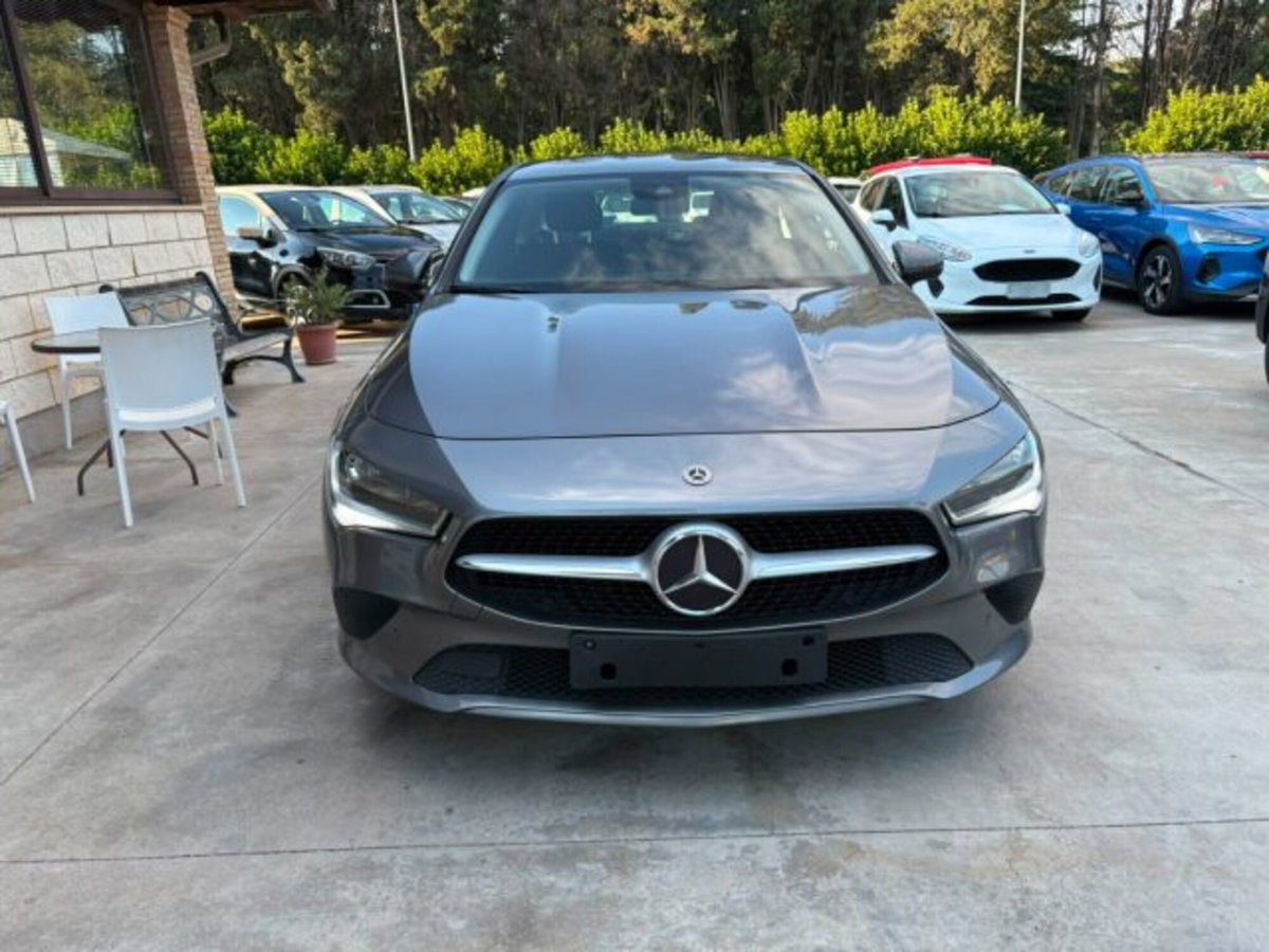 Mercedes-Benz CLA 200 d Premium (2)
