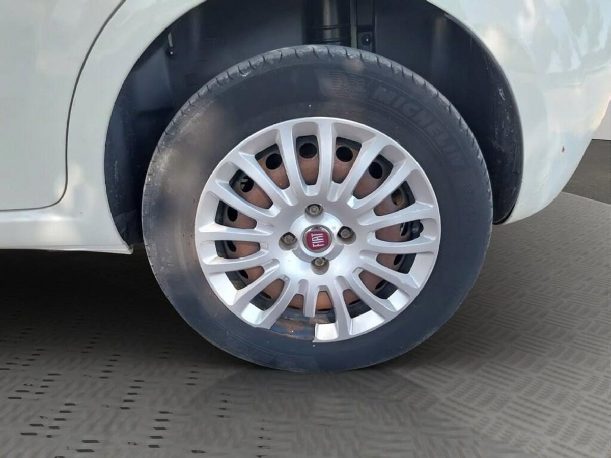 Fiat Punto 1.4 8V 5 porte Natural Power Lounge (14)