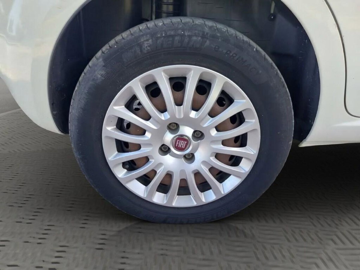 Fiat Punto 1.4 8V 5 porte Natural Power Lounge (15)