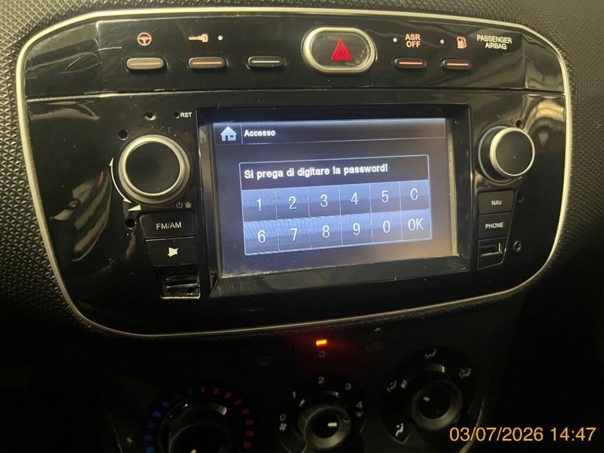 Fiat Punto 1.4 8V 5 porte Natural Power Lounge (10)