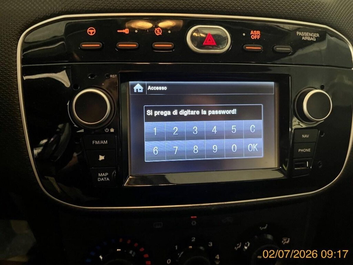 Fiat Punto 1.3 MJT II S&S 95 CV 5 porte Street (10)