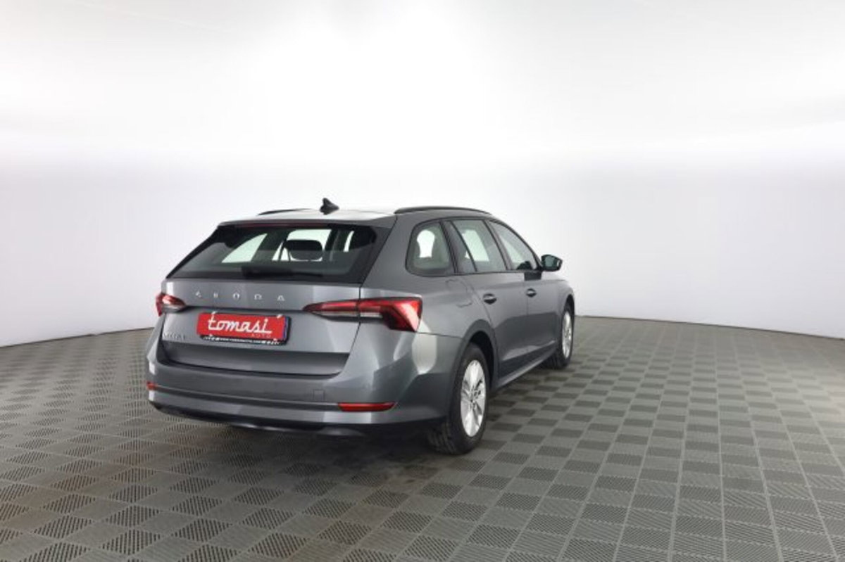 Skoda Octavia Station Wagon 2.0 TDI EVO SCR DSG Wagon Executive (4)