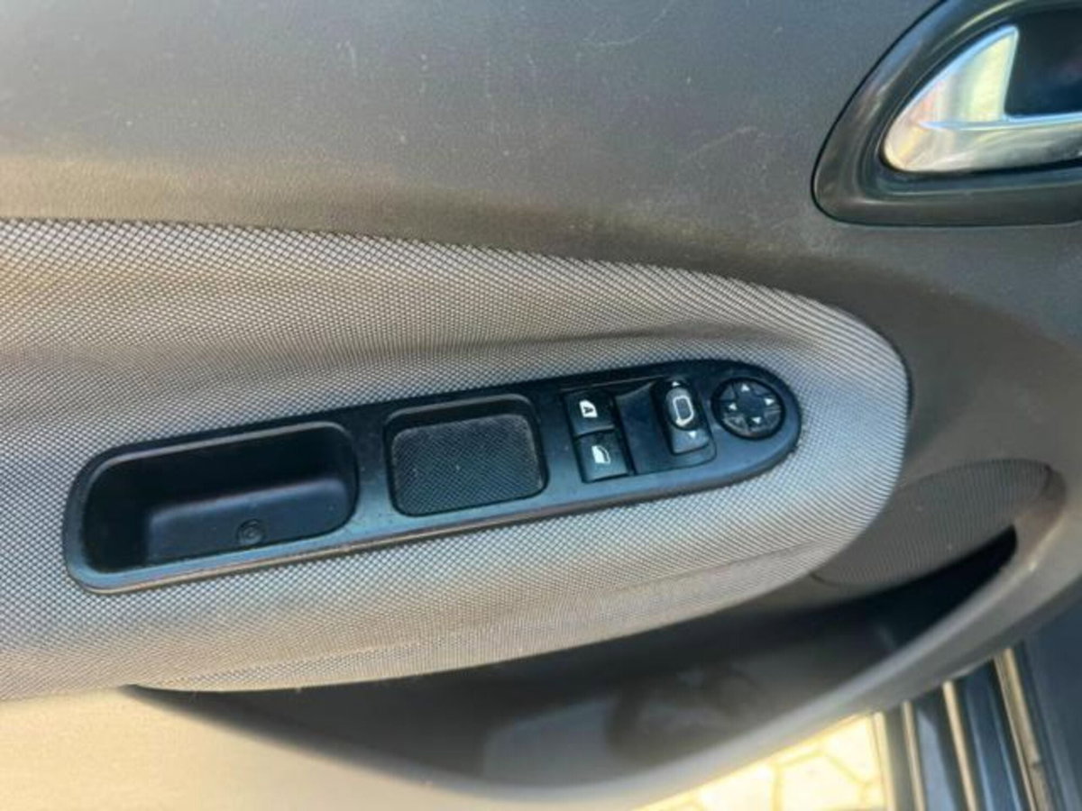 Citroen C3 Picasso 1.4 VTi 95 GPL airdream Seduction (12)