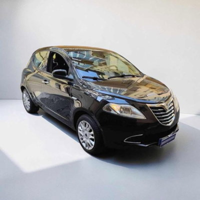 Lancia Ypsilon 1.2 69 CV 5 porte Silver usata