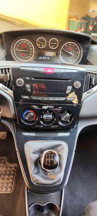 Lancia Ypsilon 1.2 69 CV 5 porte Silver (11)