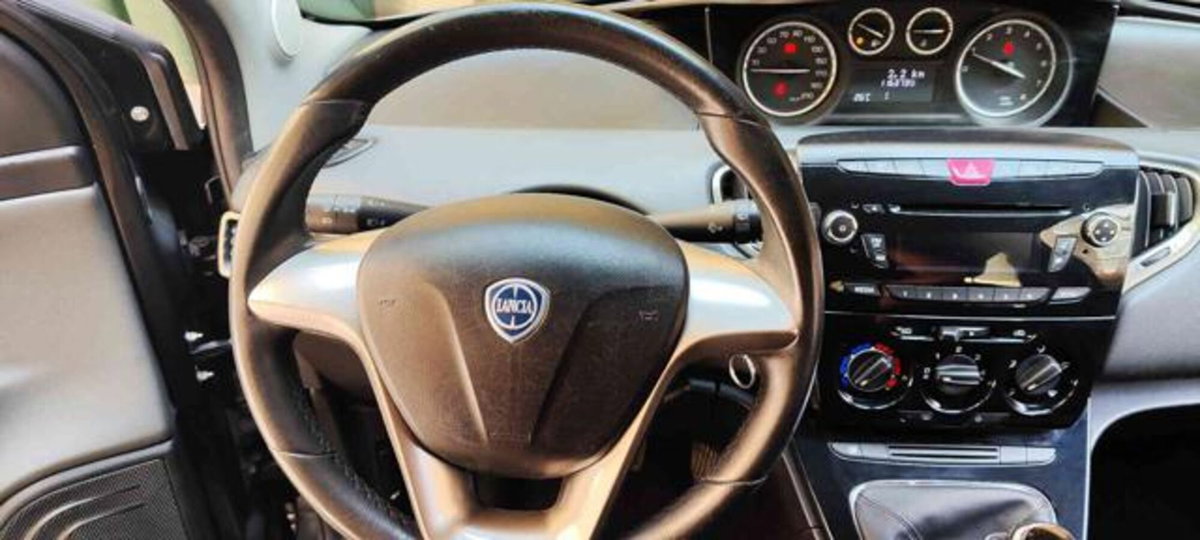 Lancia Ypsilon 1.2 69 CV 5 porte Silver (12)
