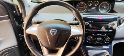 Lancia Ypsilon 1.2 69 CV 5 porte Silver (12)