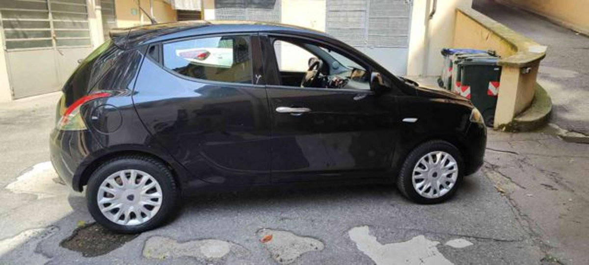 Lancia Ypsilon 1.2 69 CV 5 porte Silver (2)