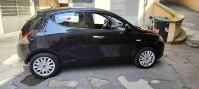 Lancia Ypsilon 1.2 69 CV 5 porte Silver (2)