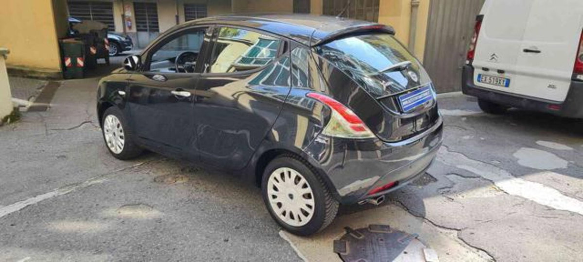 Lancia Ypsilon 1.2 69 CV 5 porte Silver (5)