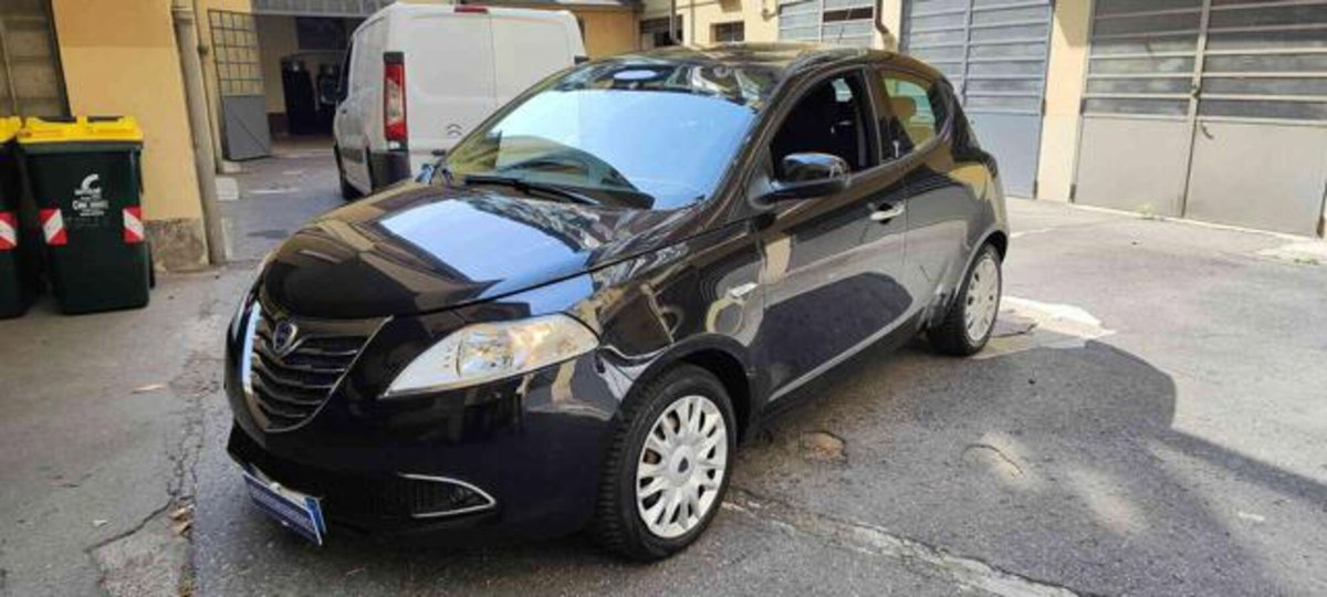 Lancia Ypsilon 1.2 69 CV 5 porte Silver (7)