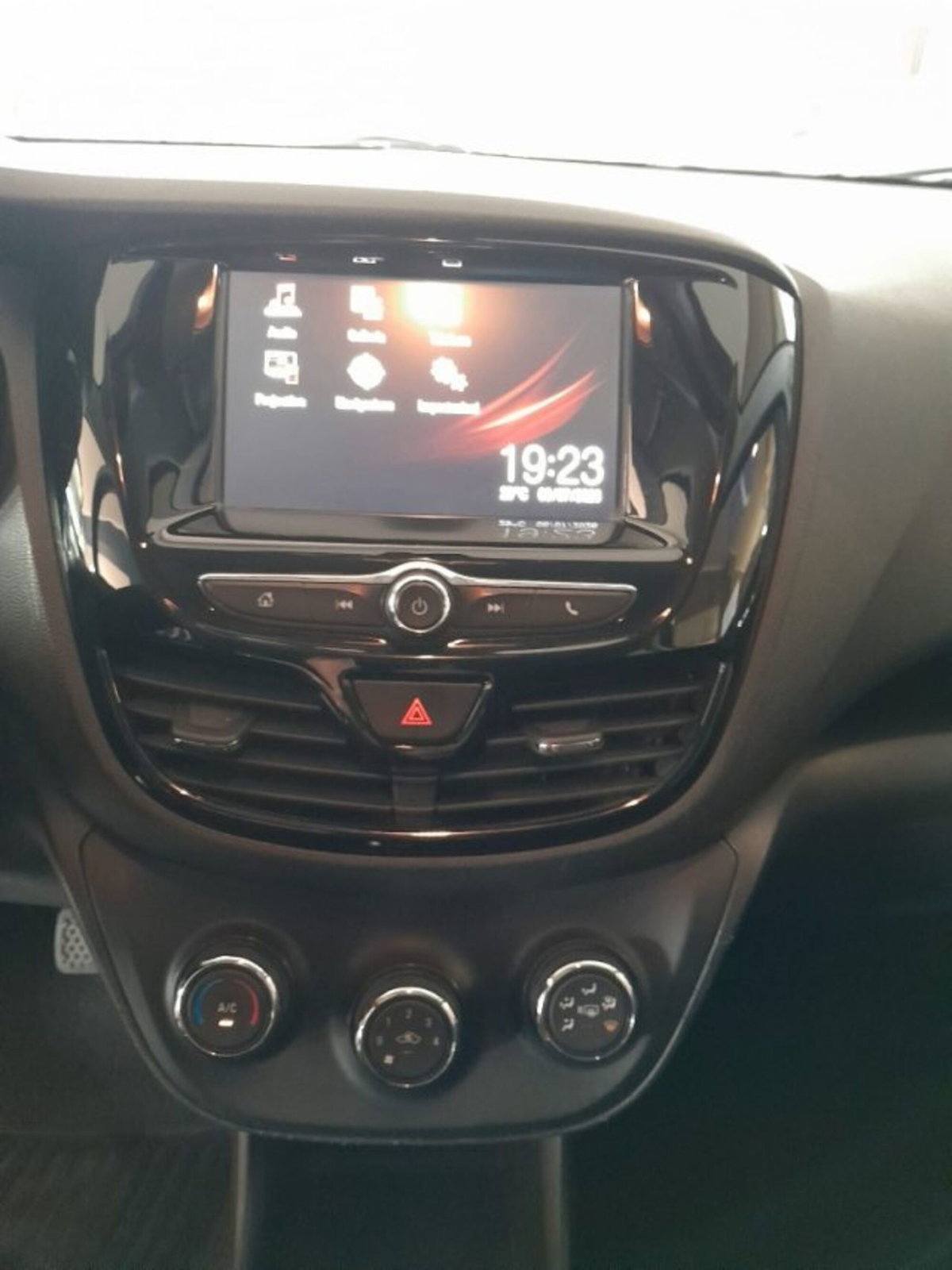 Opel Karl Rocks 1.0 73 CV (10)
