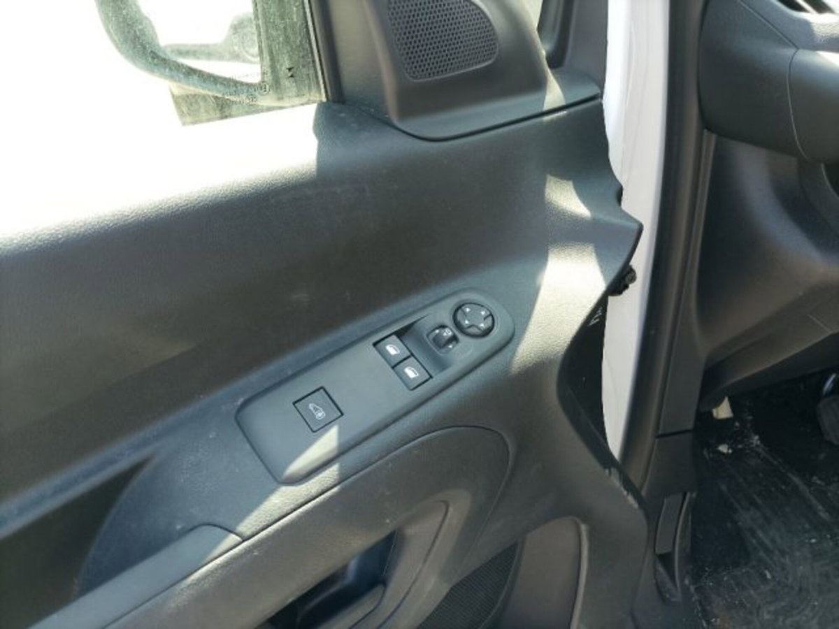 Toyota Proace City City 1.2 110 CV S&S PC 4p. Ground (14)