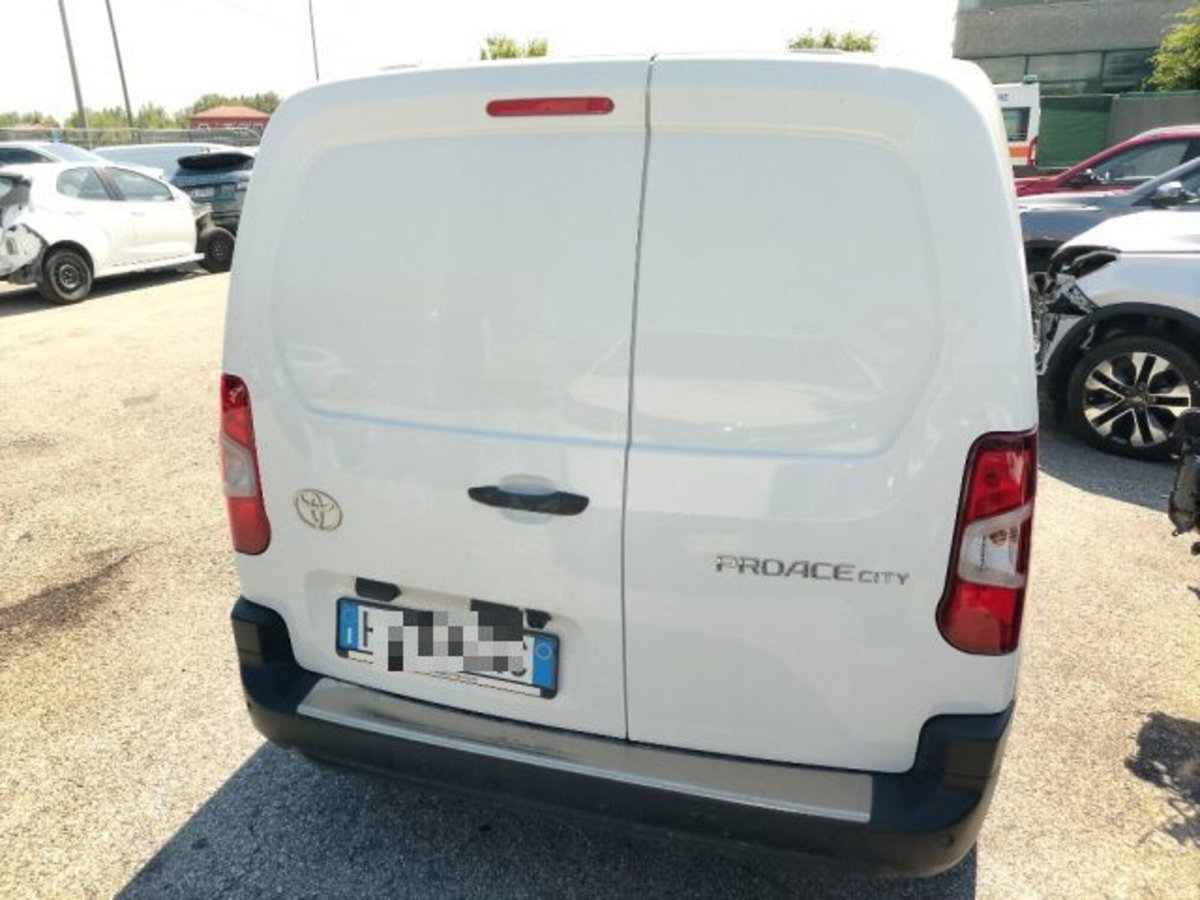 Toyota Proace City City 1.2 110 CV S&S PC 4p. Ground (9)