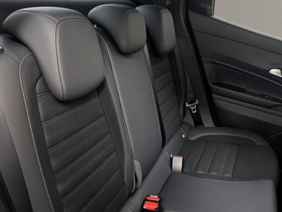 Alfa Romeo Junior 1.2 ibrida Q4 Intensa 145cv edct6 (12)