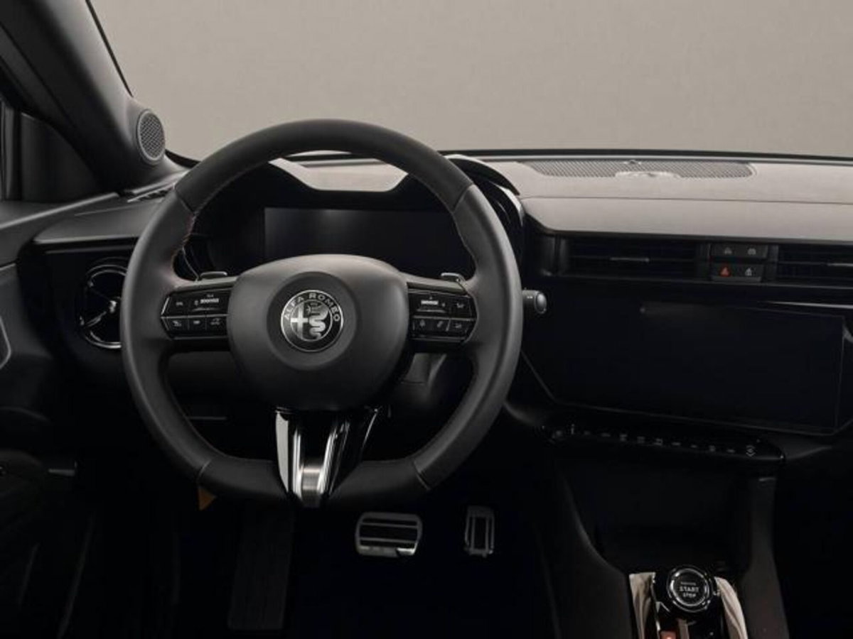 Alfa Romeo Junior 1.2 ibrida Q4 Intensa 145cv edct6 (14)