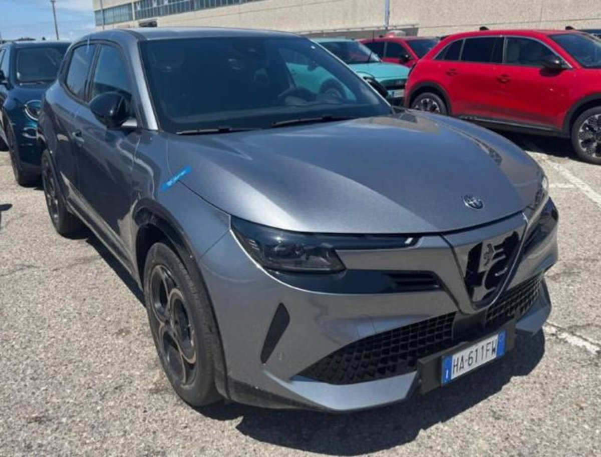 Alfa Romeo Junior 1.2 ibrida Q4 Intensa 145cv edct6 (3)