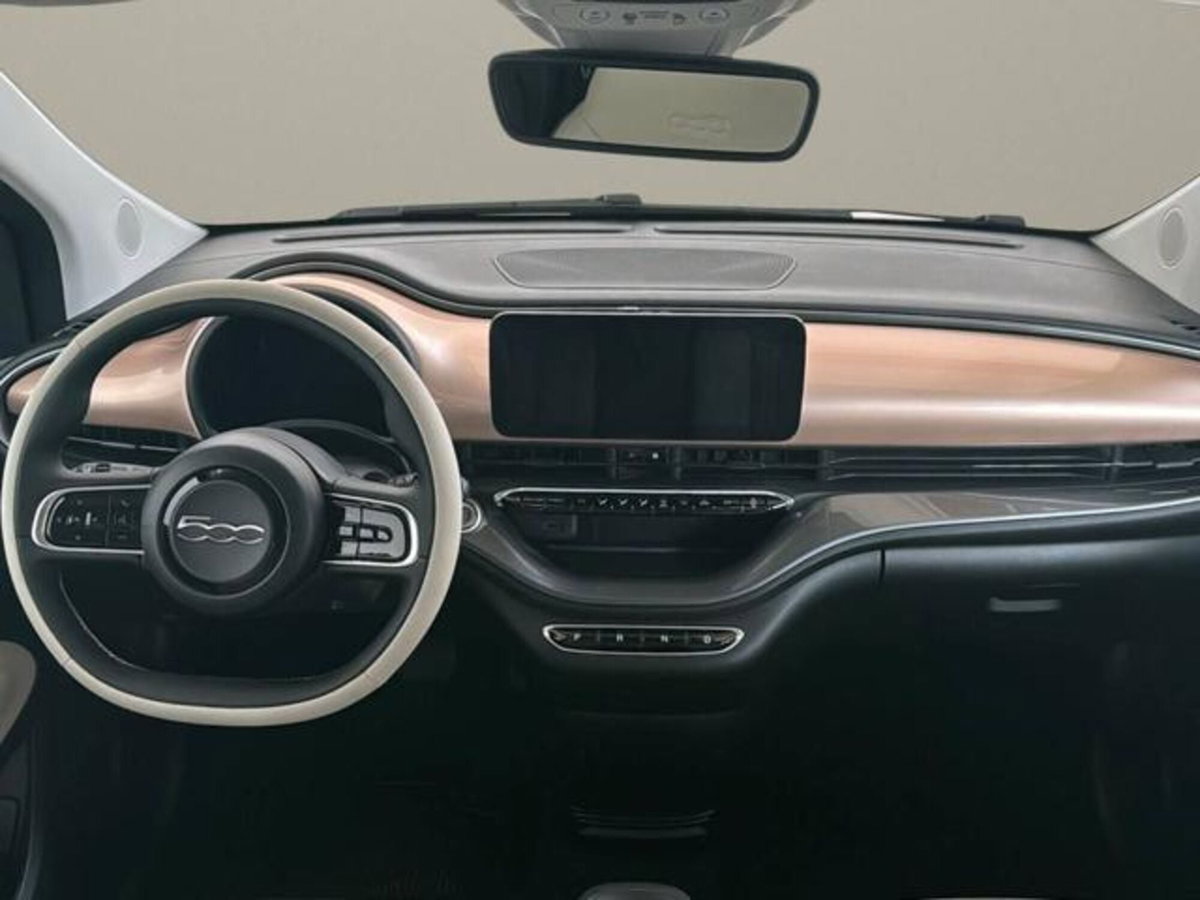 Fiat 500e La Prima Berlina 42 kWh (13)