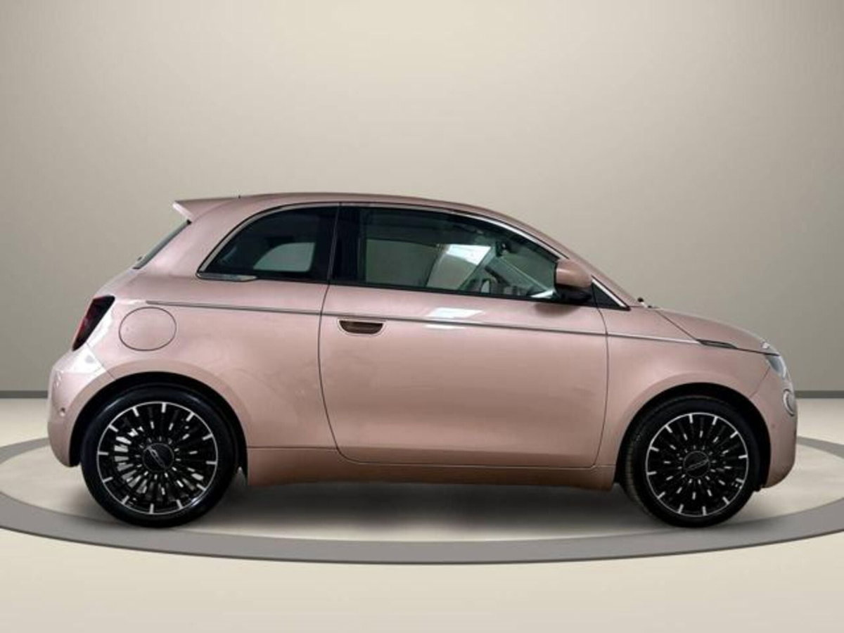 Fiat 500e La Prima Berlina 42 kWh (4)