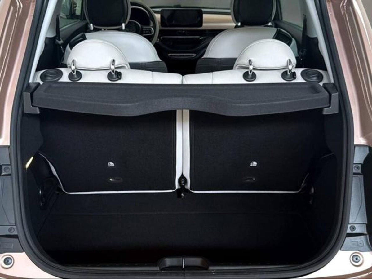 Fiat 500e La Prima Berlina 42 kWh (7)