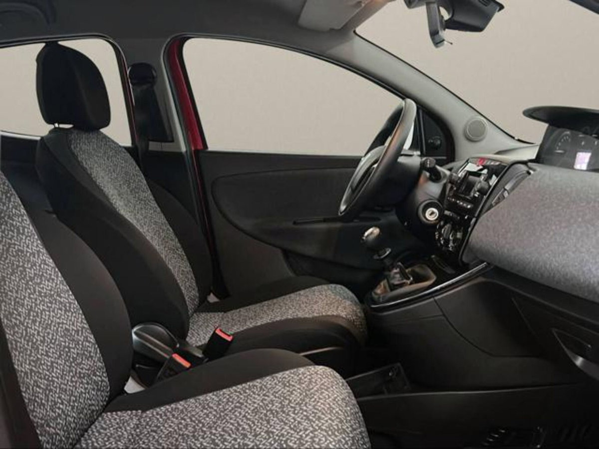 Lancia Ypsilon 1.0 FireFly 5 porte S&S Hybrid Ecochic Silver (11)