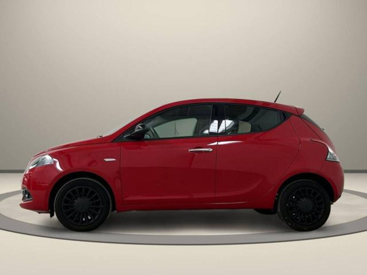 Lancia Ypsilon 1.0 FireFly 5 porte S&S Hybrid Ecochic Silver (3)