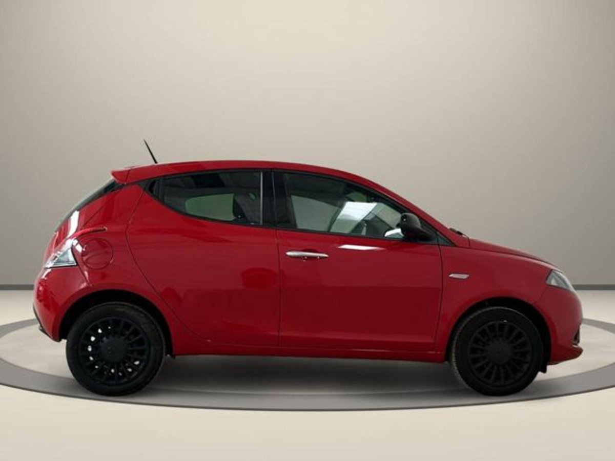Lancia Ypsilon 1.0 FireFly 5 porte S&S Hybrid Ecochic Silver (4)
